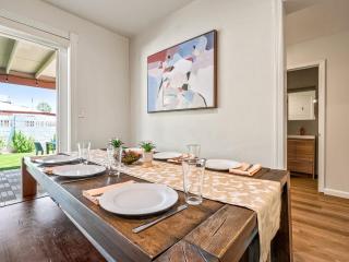 5BR Sleeps 10 Hot Tub Fire Pit Games & Walk to ASU - 3