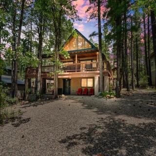Luxe Pinewood Escape Spacious Family Cabin for 10 with Firepit - Munds Park - 0