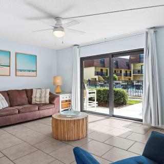 2BR Sleeps 6 Poolfront BBQ Steps to Beach & Pier - 8
