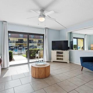 2BR Sleeps 6 Poolfront BBQ Steps to Beach & Pier - Cocoa Beach - 5