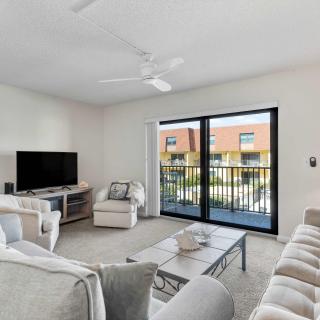 2BR Sleeps 6 Pool BBQ Steps to Beach Pier Downtown - Cocoa Beach - 9