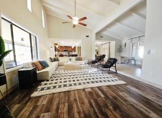 Scottsdale Clubhouse - For 10 - Scottsdale - 1