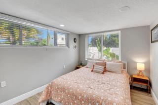 Fully Updated Home Sleeps 8 - 5 Min to the Beach - Delray Beach - 8