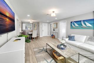 Fully Updated Home Sleeps 8 - 5 Min to the Beach - 5