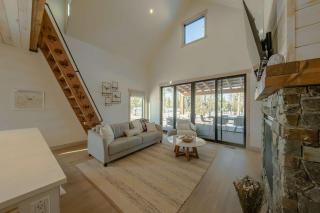 Wilderness Club Nest - Modern Cabin Retreat for 9 with Hot Tub - 4