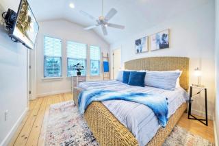 2 Homes in Mercer Village by AvantStay Sleeps 20, w Pool Heart of Old Town, Walkable - 7