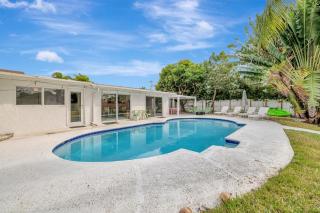 Poolside Paradise - Dock & Pool - 7