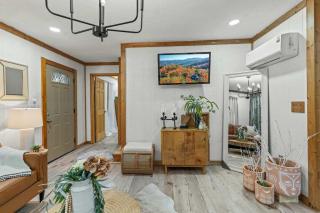 Stylish Cabin with Hot Tub Games & More - Sevierville - 4