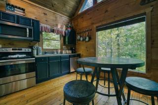 Cabin in Nature with Hot Tub & Games - Sevierville - 9