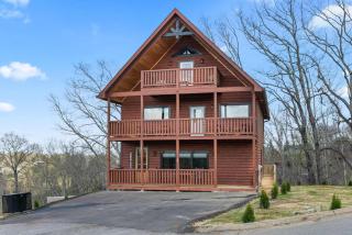 Mountain Retreat with Hot Tub & Games Sleeps 10 - Sevierville - 4