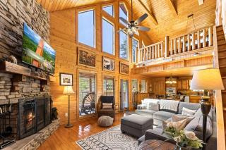 Woodland Wonder with Hot Tub and Pool Table - Sevierville - 1
