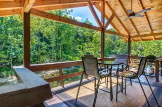 Rays Chalet - Unique and Cozy Riverfront Home - 4