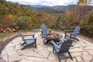 Scenic Escape with Hot Tub in Pigeon Forge - Gatlinburg - 6