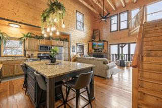 The Real McCoy Stunning Views with Private Hot Tub - Sevierville - 8