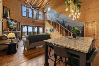 The Real McCoy Stunning Views with Private Hot Tub - Sevierville - 9