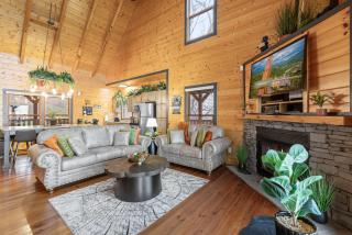 The Real McCoy Stunning Views with Private Hot Tub - Sevierville - 4