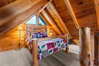 Cozy Mountain Cabin Getaway with Hot Tub for 4 Guests - Pigeon Forge - 6