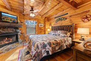 Cozy Mountain Cabin Getaway with Hot Tub for 4 Guests - 7