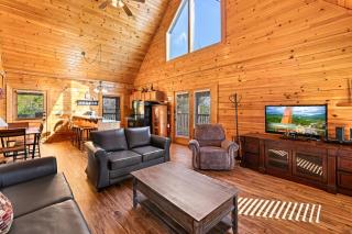 Spacious Cabin Stay for 9 with Hot Tub Close to Town - 6