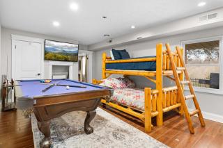 Family 4BDR for 10 with Hot Tub Basketball Court & Fire Pit - 8