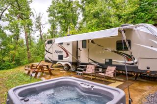 JB's Heavenly Hideaway - RV for 6 with Hot Tub - Pigeon Forge - 0