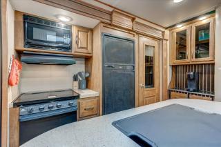 JB's Heavenly Hideaway - RV for 6 with Hot Tub - 2