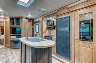 JB's Heavenly Hideaway - RV for 6 with Hot Tub - Pigeon Forge - 4