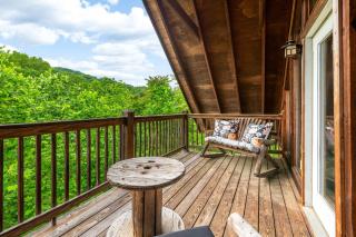 Secluded Cabin for family of 12 with Game Room & Hot Tub - Sevierville - 7