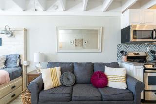 Coral Cove Beachfront Condo for 3 with Onsite Pool - 1