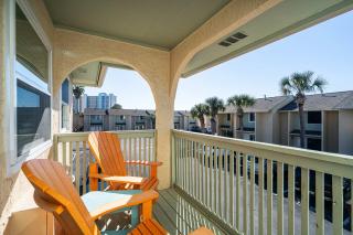 The Turtle Nest - Resort Condo with Pool - 9