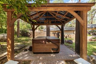 Broadmoor Retreat Luxe European Style Hot Tub - 3