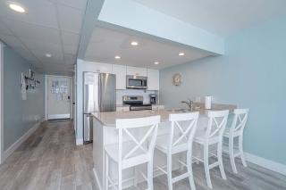 Edgewater Oasis Gorgeous Resort Condo on Beach - 1