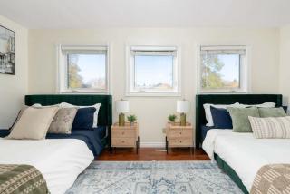 Huge 4 Bedroom House Near Square One - Sleeps 8 - Mississauga - 9