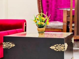Elegant 2BR Apartment near PC hotel and Mall road - Lahore - 1