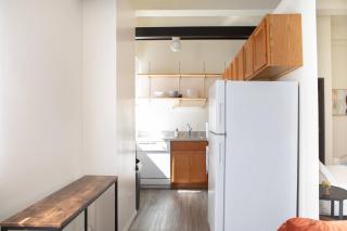 Westown Studio Apt Near Fiserv, Baird, and Theater District - Milwaukee - 3