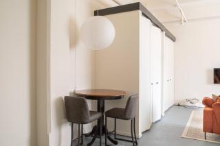 Westown Studio Apt Near Fiserv Baird and Theater District - Milwaukee - 6