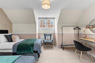 Stylish Central Winchester Abode - 8