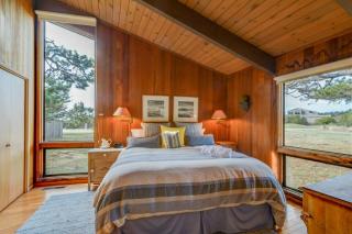 Sibley - Beautiful Ocean Views & Hot Tub - 8