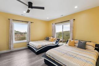 Elegant Mountain Retreat with Sweeping Views - 6