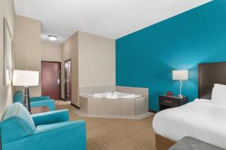 Best Western Plus Hiawatha Hotel - 8