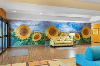 Best Western Plus Hiawatha Hotel - 9