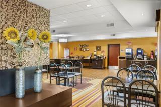 Best Western Plus Hiawatha Hotel - 1