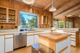 Charming 3 BD Family Home for 6 with Ocean Views & Trail Access - 8