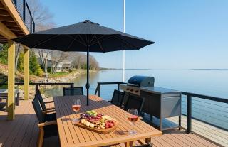 NEW Bay Shore Retreat Mins to Downtown TC 7345 - 7