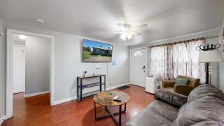 Convenient One bedroom with king bed near DIA - 8