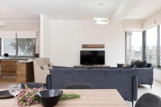 Cozy 2 Bedroom Apartment in Achrafieh with 24 7 Power and WiFi - 5