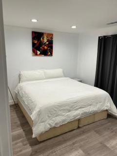 Brand new private one bed one bath home with private parking for 2 - 0