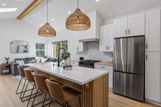 The Oaks, Stylish Luxury Stay, Fire Pit & Patio - 8