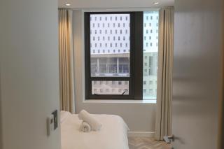 Modern 1 Bedroom at Foreshore Place Mountain Views & Walk to V&A - 1