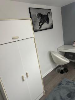 Comfortable Room Near Stacey's Corner Basildon - 8